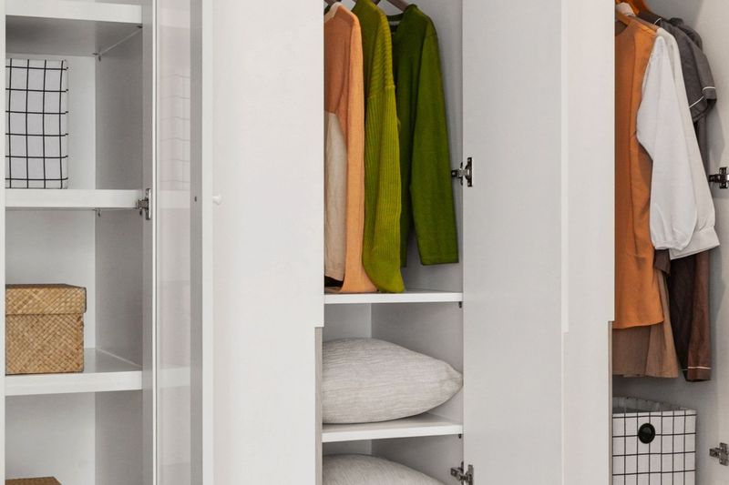 Closet & Storage